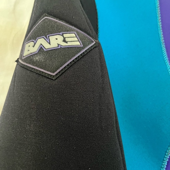 Bare wetsuit Size 10T - Picture 3 of 6